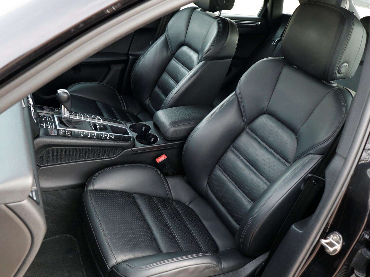 Used Porsche Macan 2021 for sale - 77995872: Photo 22