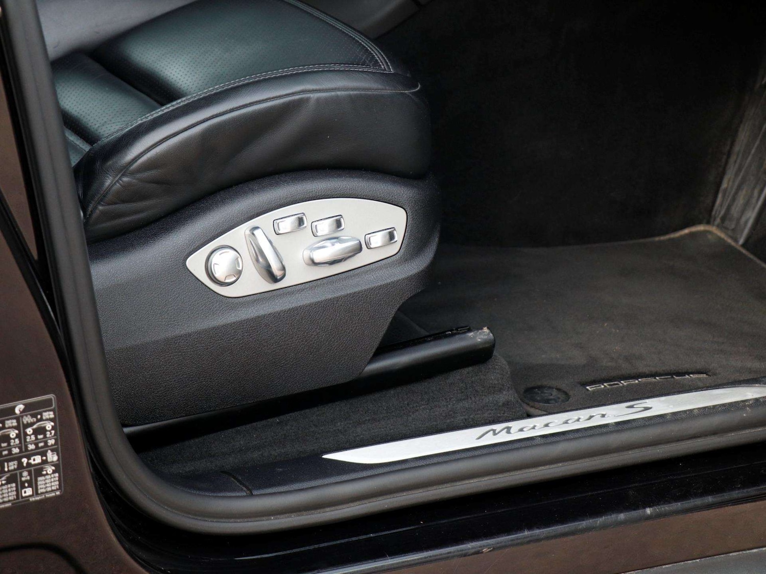 Used Porsche Macan 2021 for sale - 77995872: Photo 25