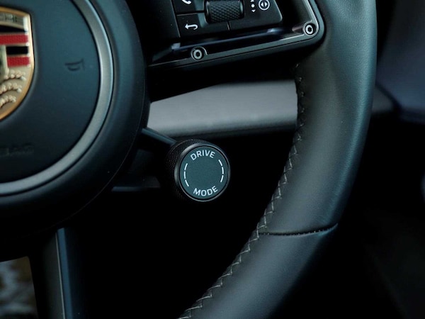 Used Porsche Taycan 2025 for sale - 75341885: Photo 22