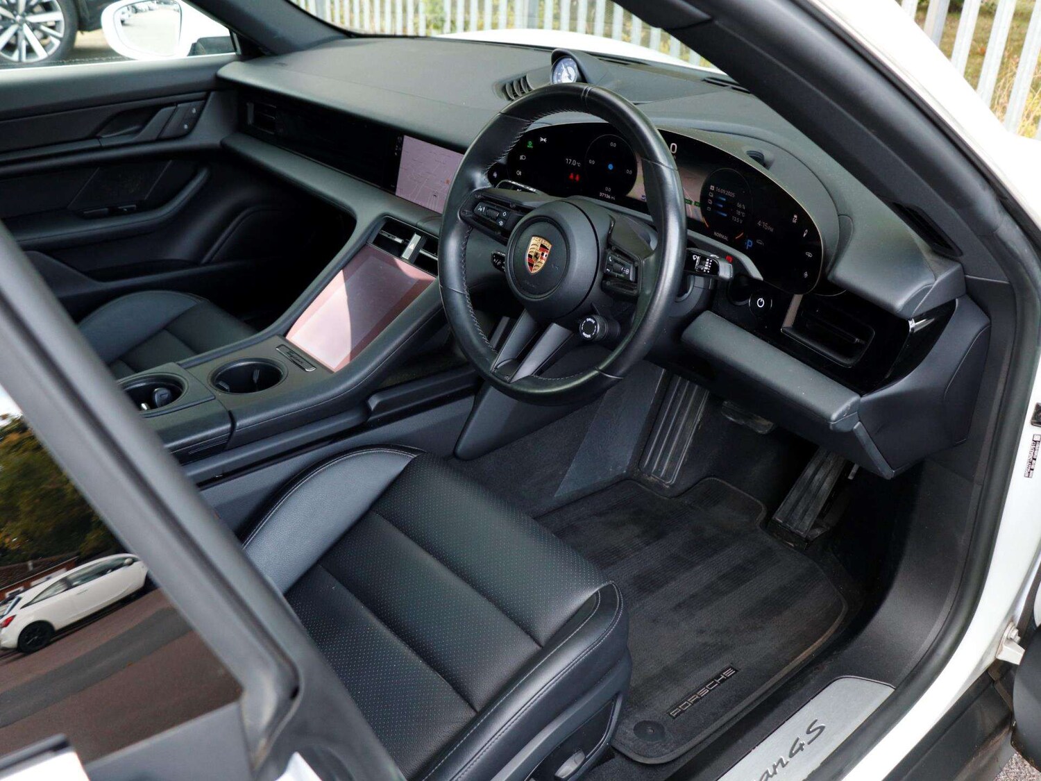 Used Porsche Taycan 2022 for sale - 75993777: Photo 10