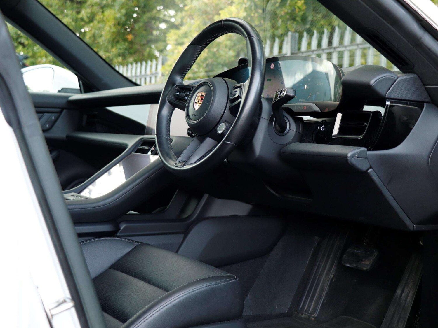 Used Porsche Taycan 2022 for sale - 75993777: Photo 12