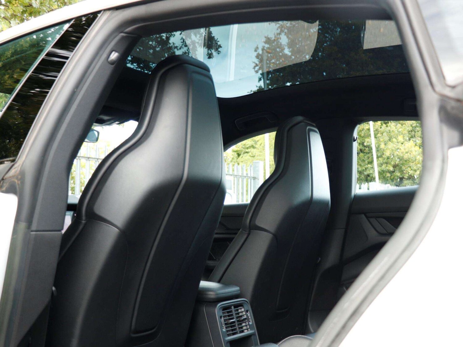 Used Porsche Taycan 2022 for sale - 75993777: Photo 24