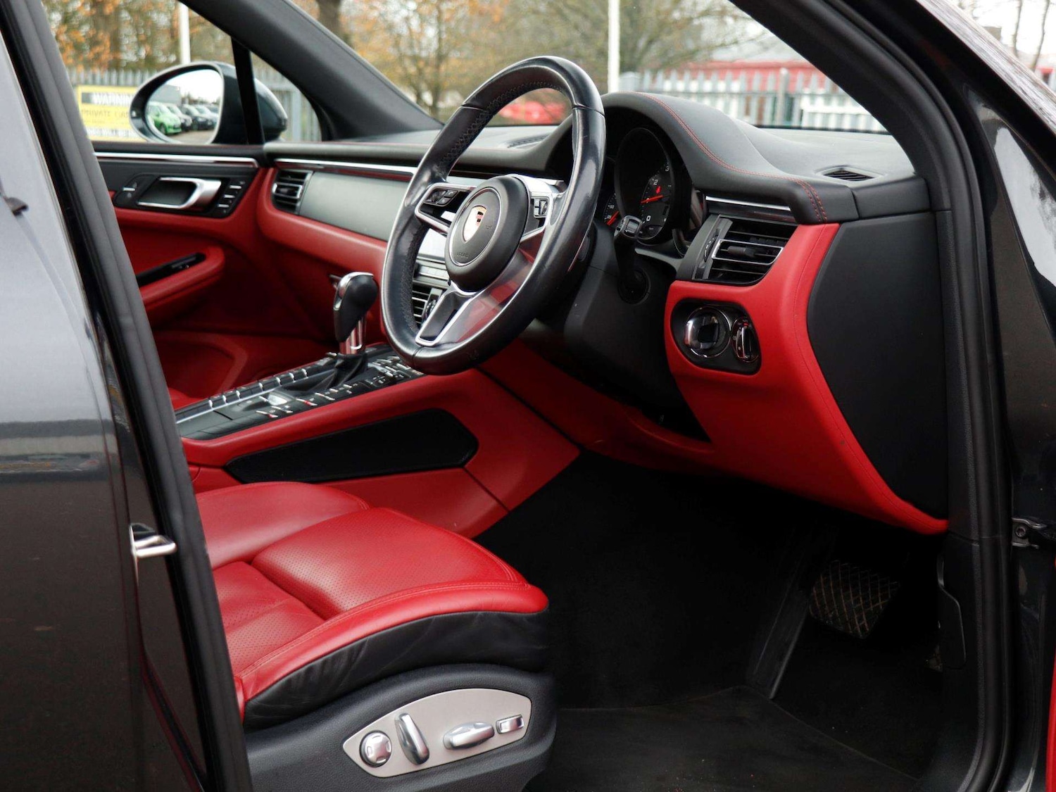 Used Porsche Macan 2020 for sale - 76889849: Photo 11