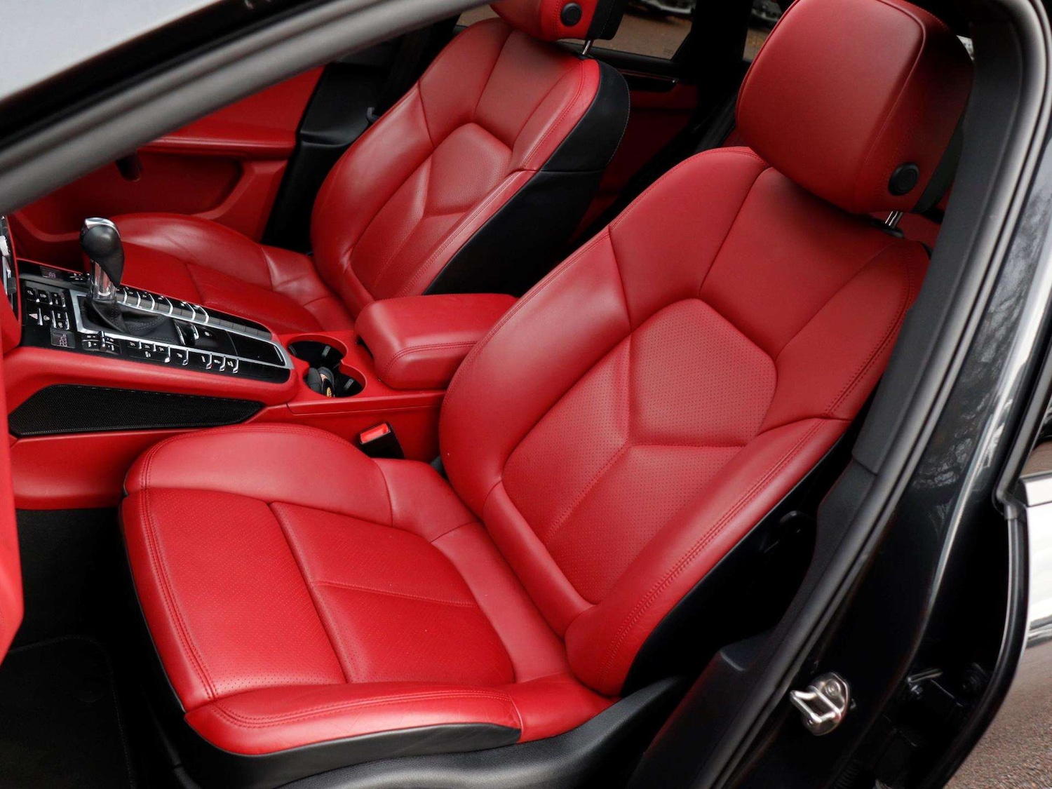 Used Porsche Macan 2020 for sale - 76889849: Photo 23