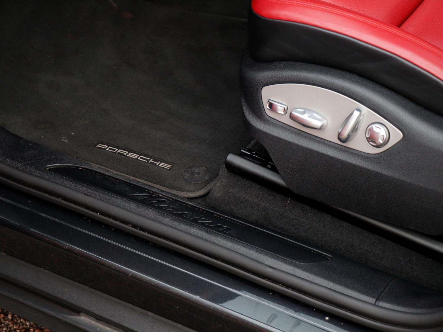 Used Porsche Macan 2020 for sale - 76889849: Photo 26