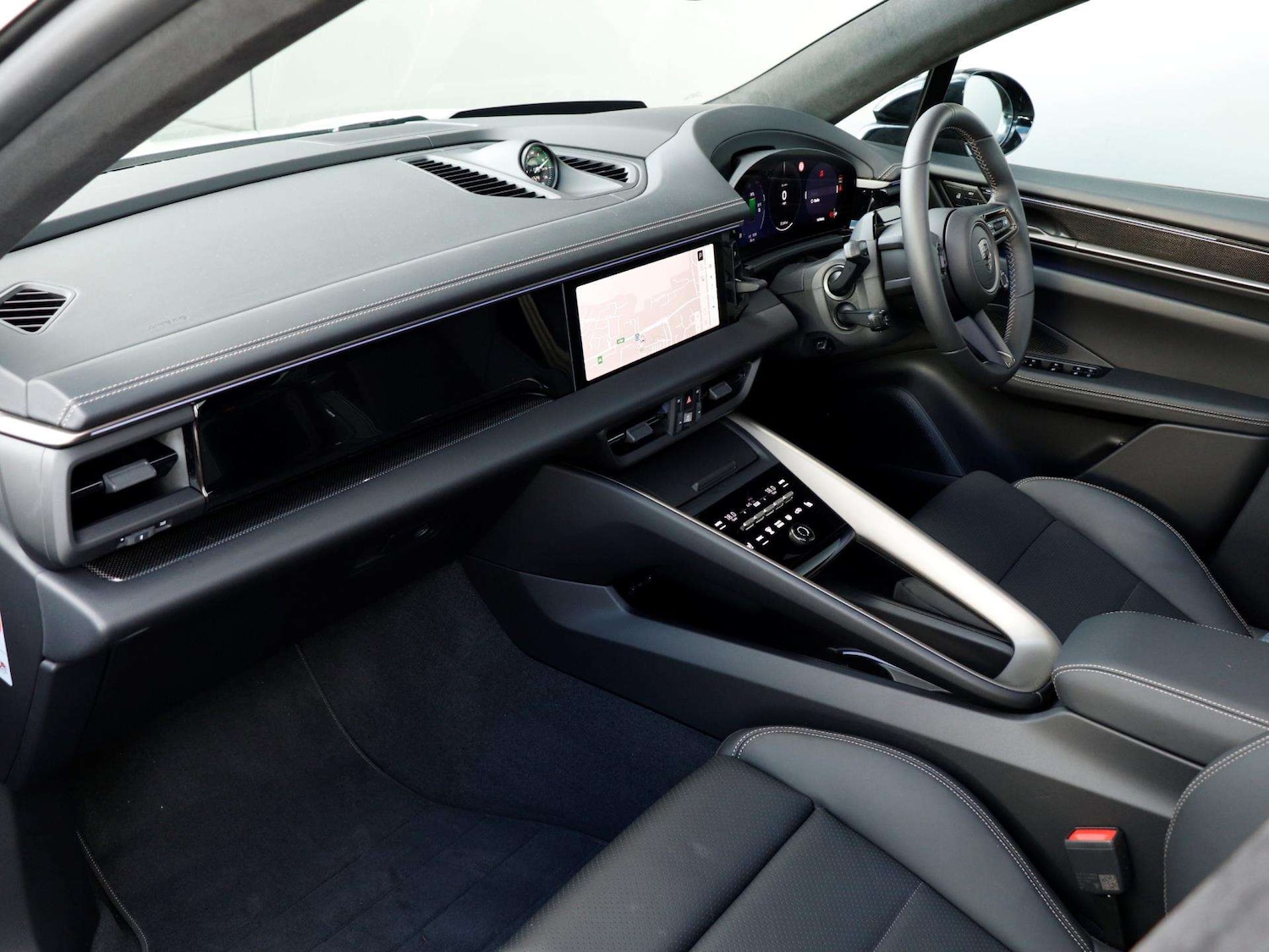 Used Porsche Macan 2026 for sale - 77257235: Photo 9