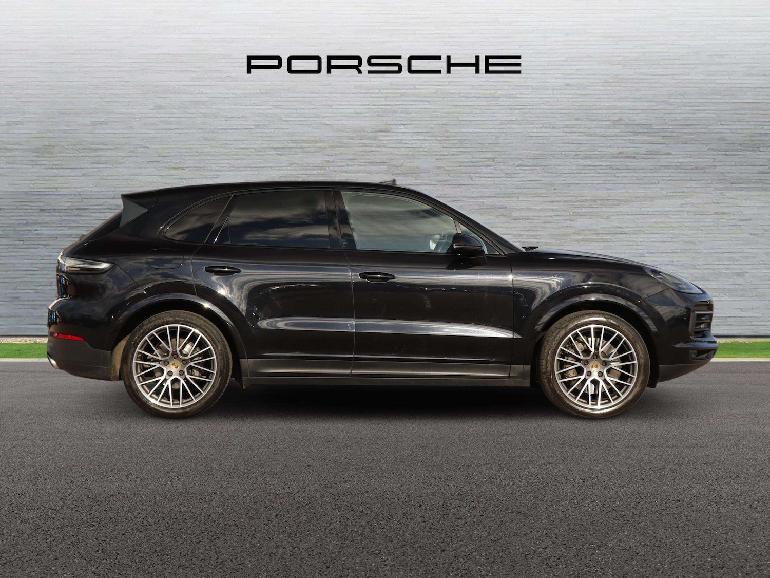 Used Porsche Cayenne 2019 for sale - 77674856: Photo 2