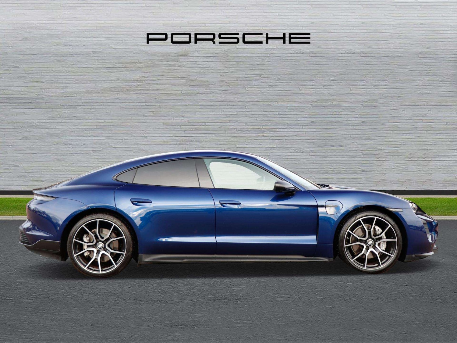 Used Porsche Taycan 2023 for sale - 76889684: Photo 2