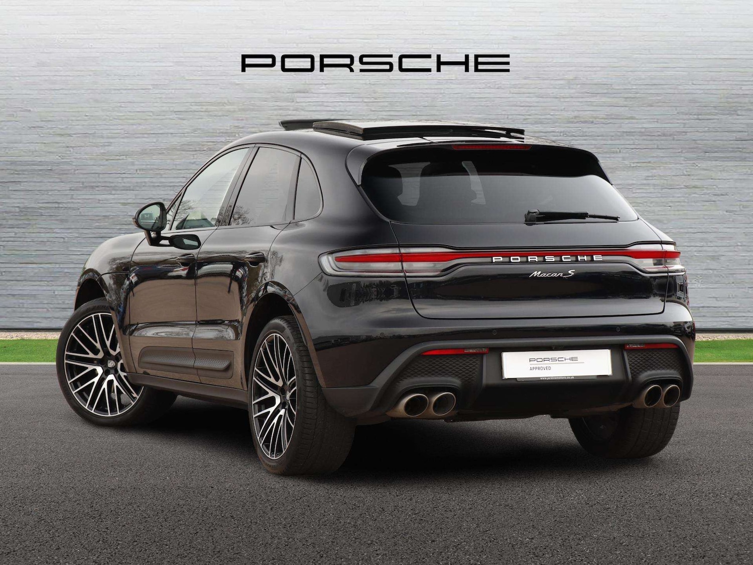 Used Porsche Macan 2023 for sale - 78010416: Photo 2