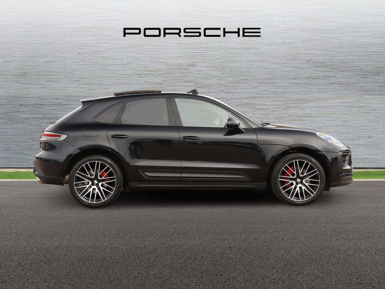 Used Porsche Macan 2023 for sale - 78010416: Photo 3