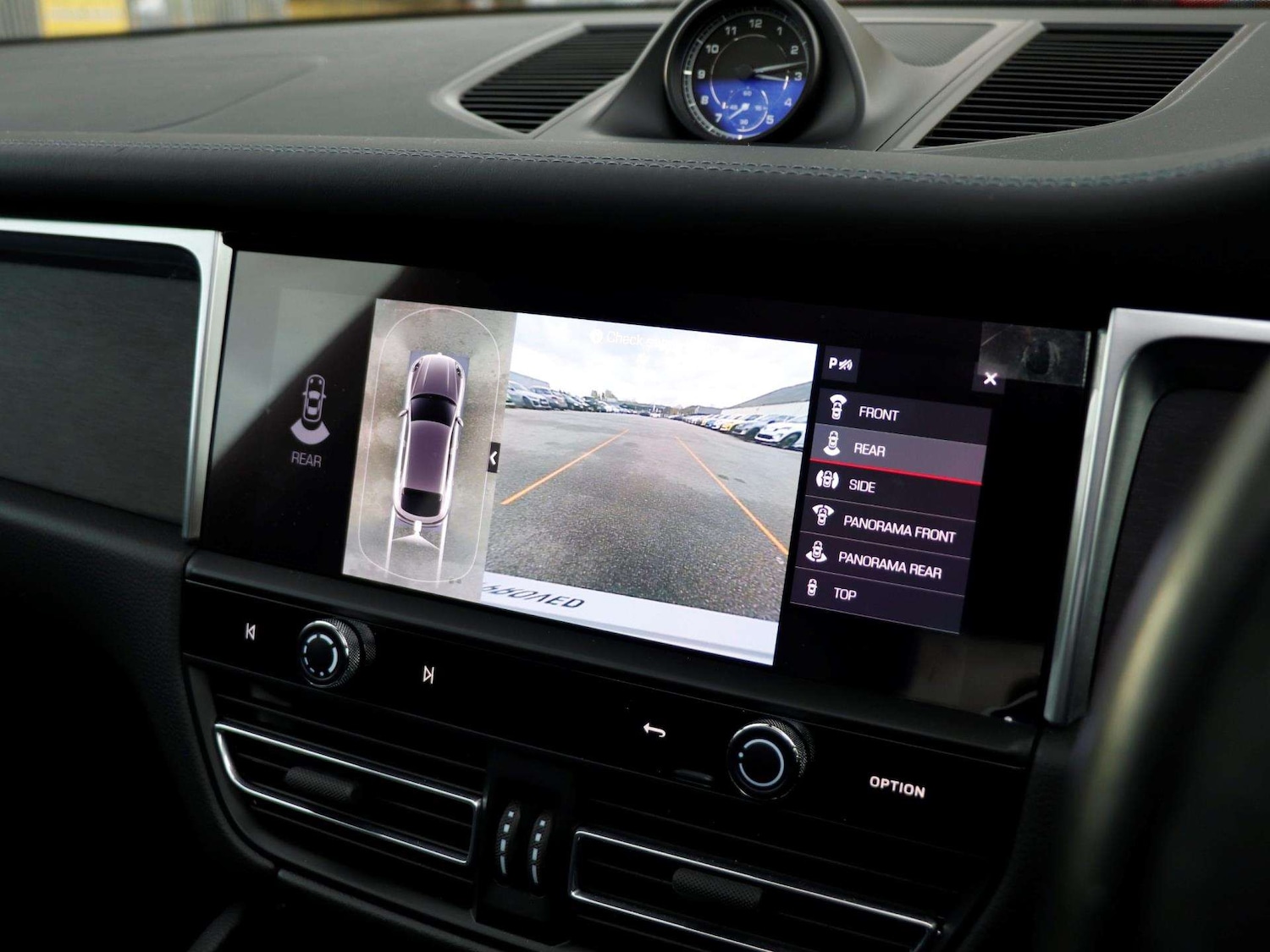 Used Porsche Macan 2021 for sale - 76661742: Photo 16