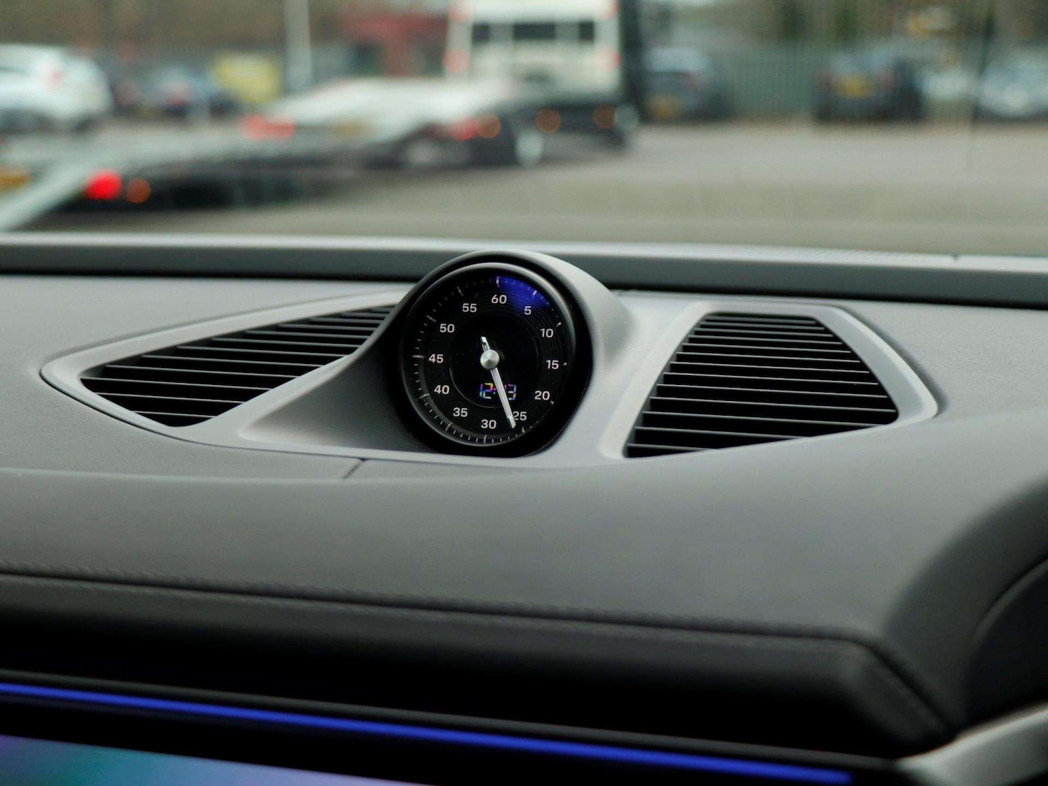 Used Porsche Macan 2025 for sale - 77093289: Photo 14