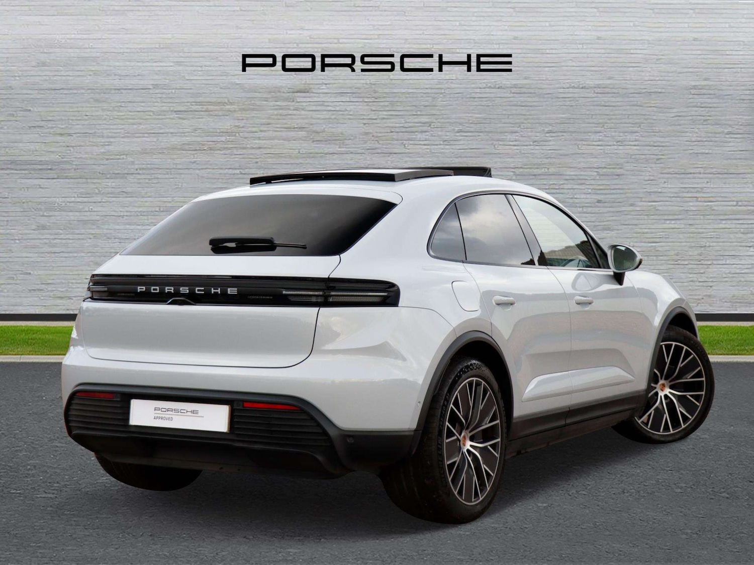 Used Porsche Macan 2025 for sale - 77093289: Photo 3