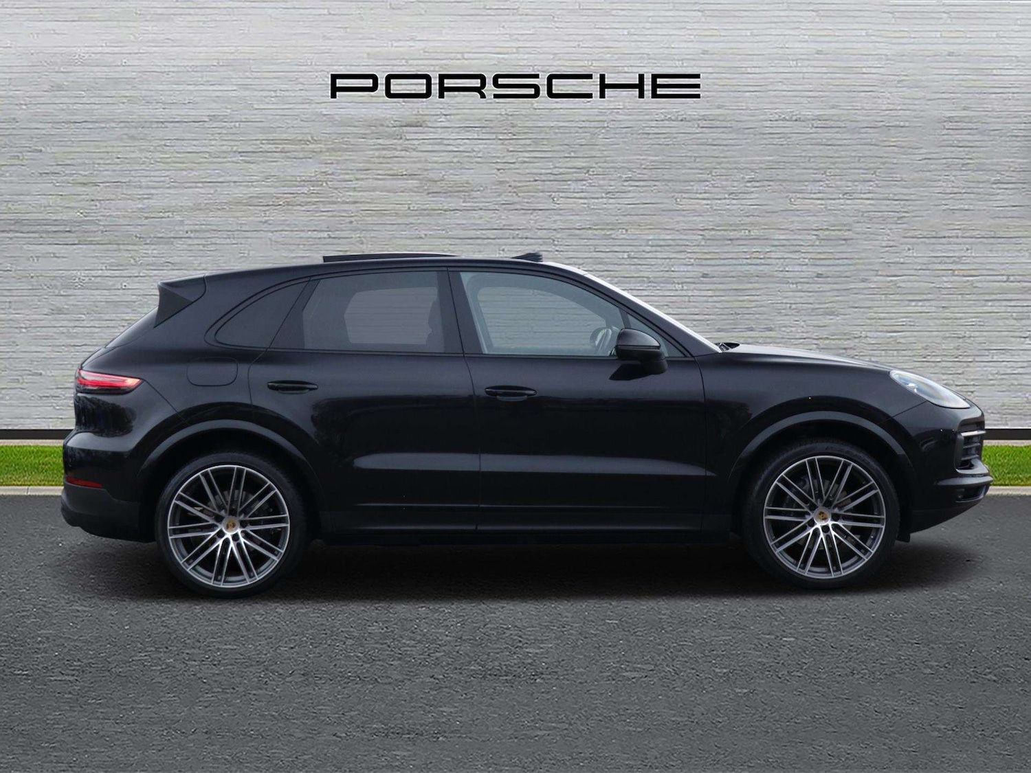 Used Porsche Cayenne 2019 for sale - 76746186: Photo 2