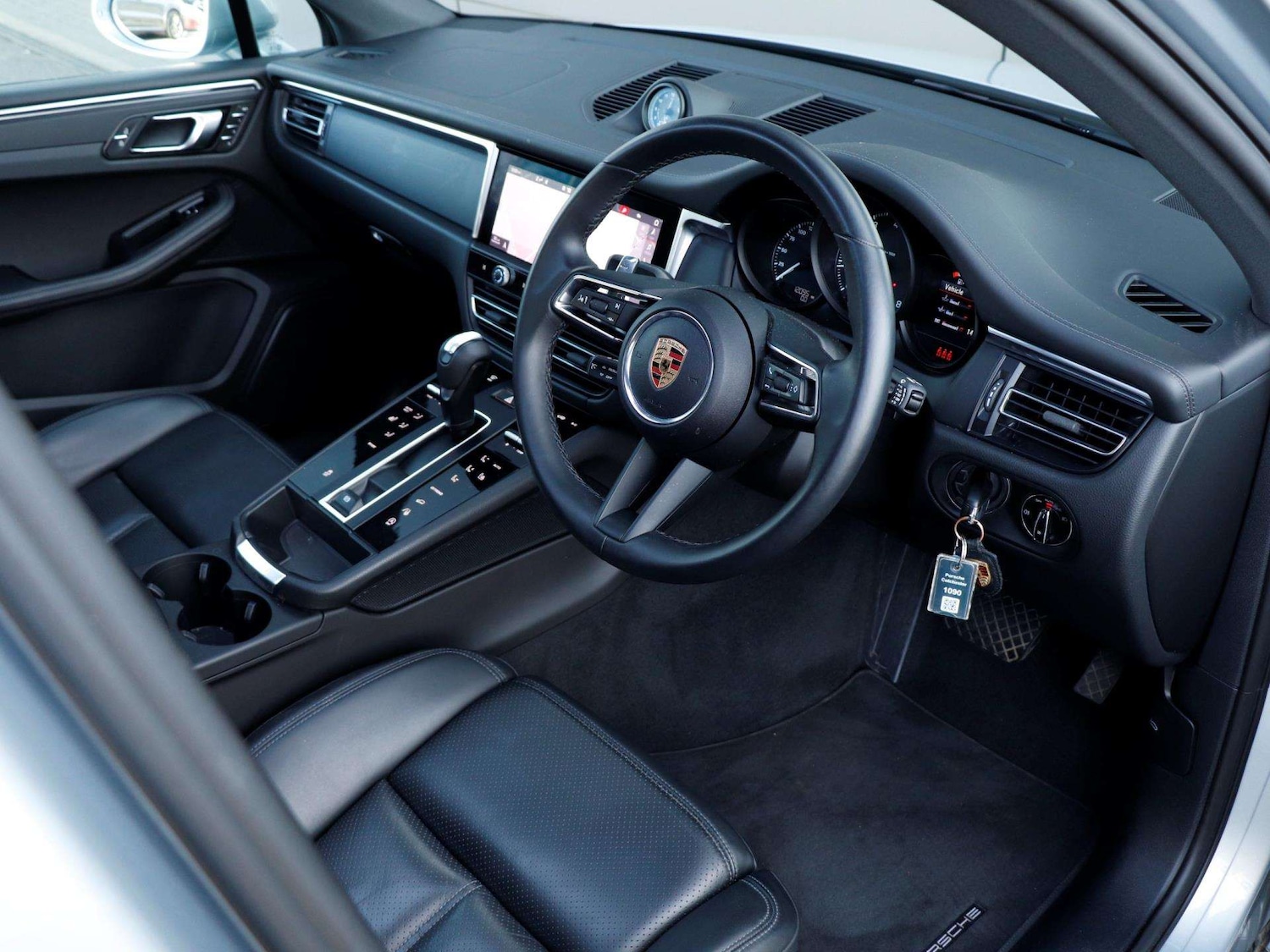 Used Porsche Macan 2023 for sale - 77787235: Photo 10
