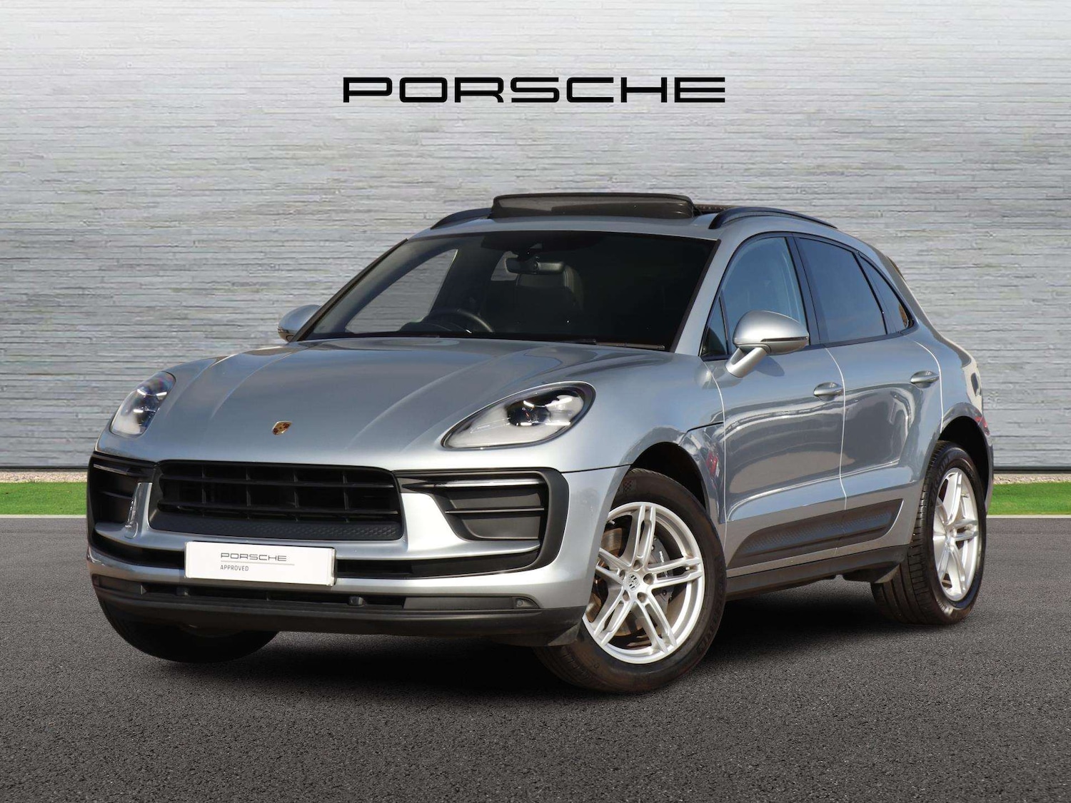 Used Porsche Macan 2023 for sale - 77787235: Photo 2