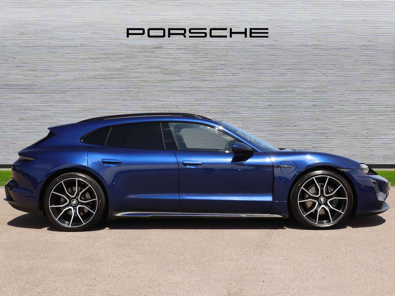 Used Porsche Taycan 2023 for sale - 77158477: Photo 2