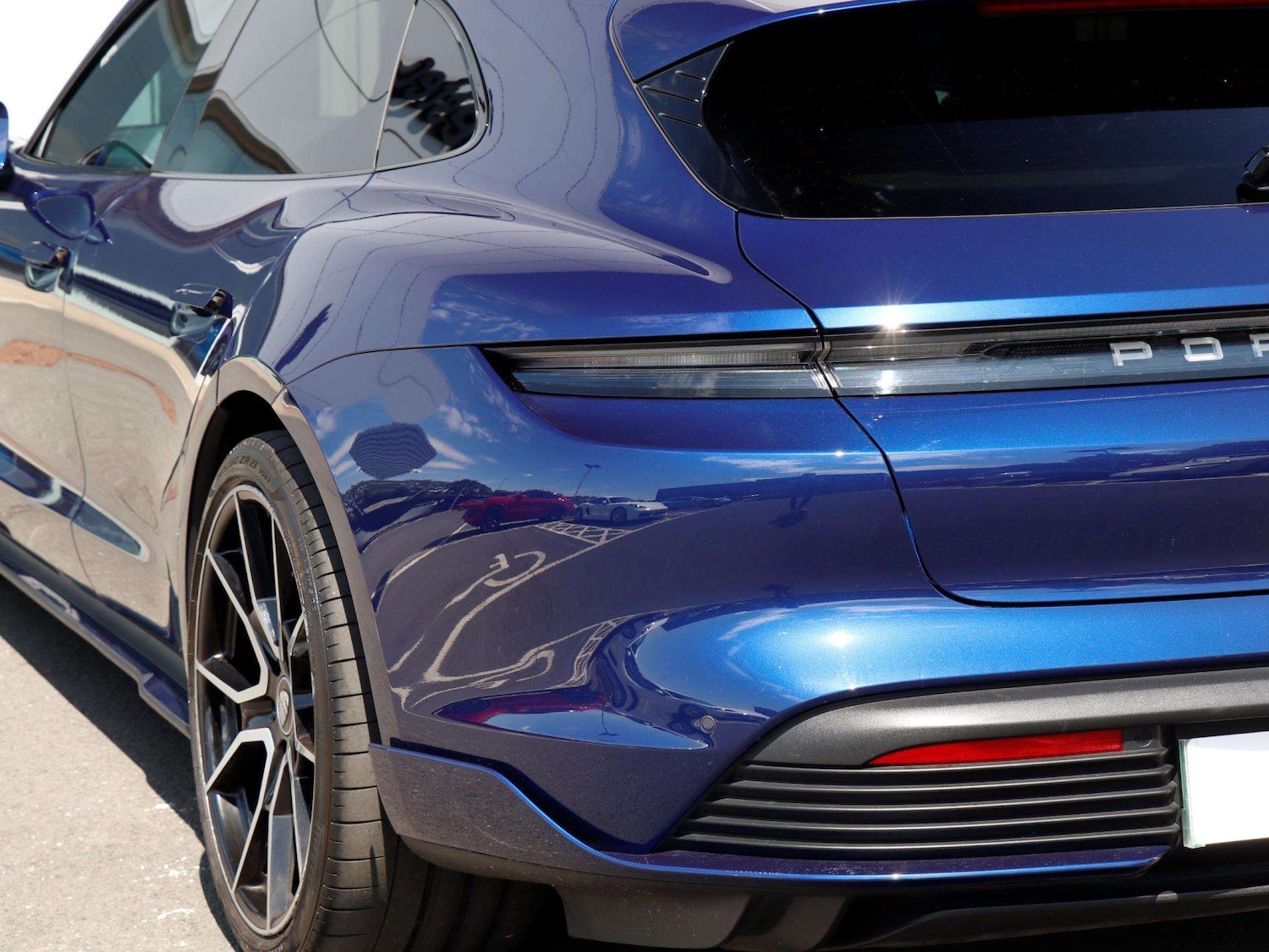 Used Porsche Taycan 2023 for sale - 77158477: Photo 28