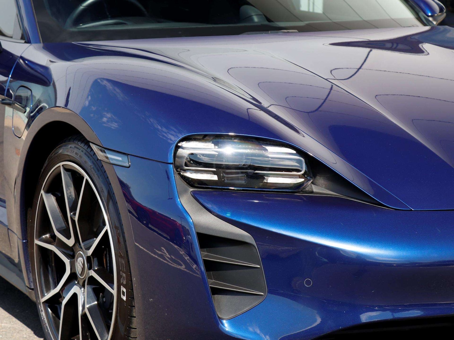 Used Porsche Taycan 2023 for sale - 77158477: Photo 31