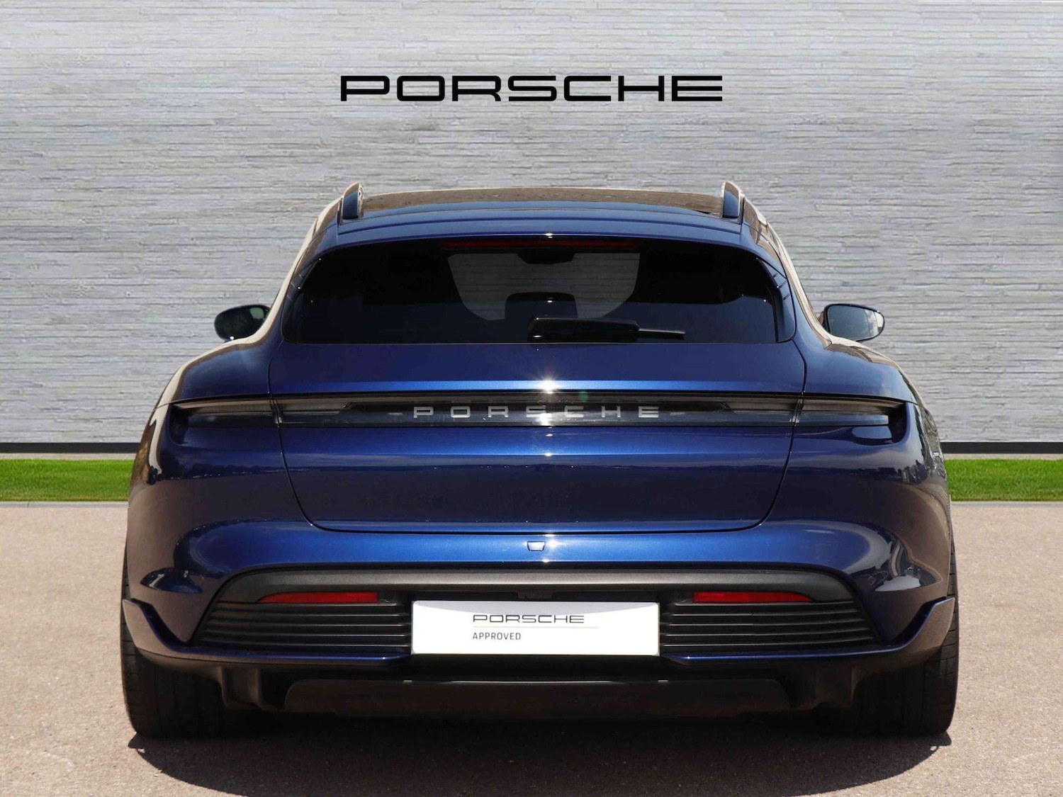 Used Porsche Taycan 2023 for sale - 77158477: Photo 4