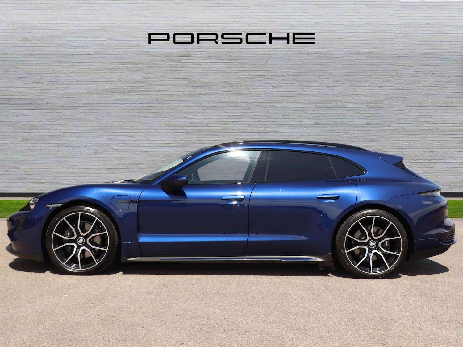 Used Porsche Taycan 2023 for sale - 77158477: Photo 6