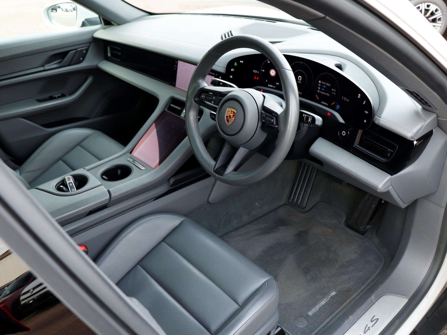 Used Porsche Taycan 2022 for sale - 77270192: Photo 10