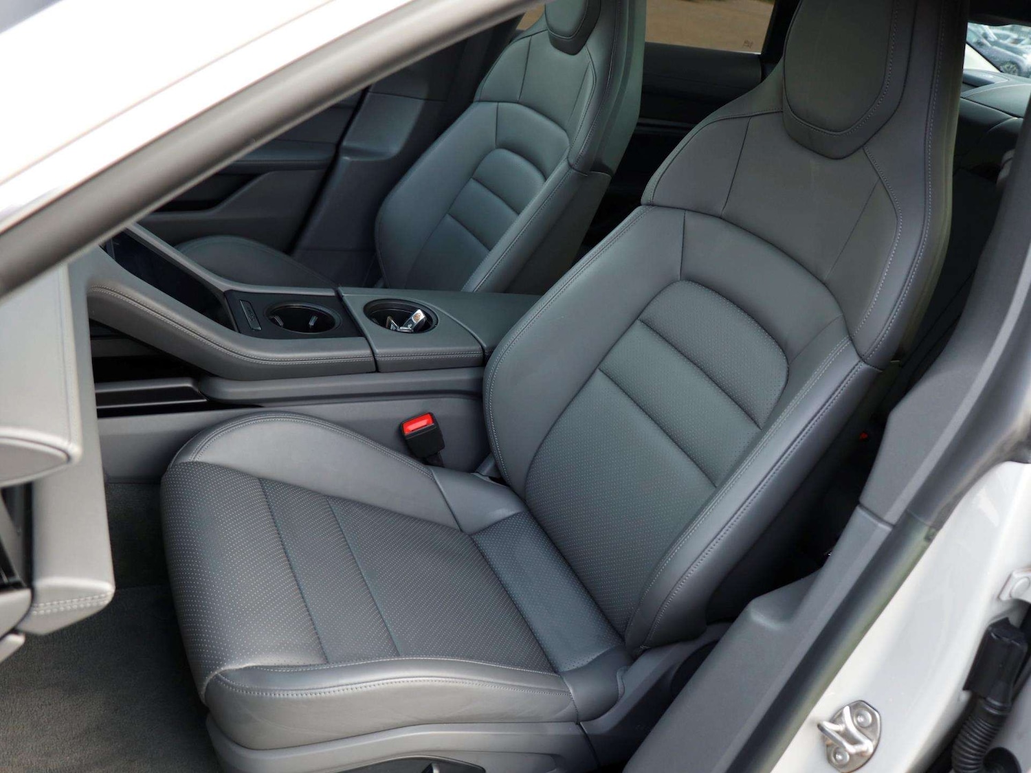 Used Porsche Taycan 2022 for sale - 77270192: Photo 21