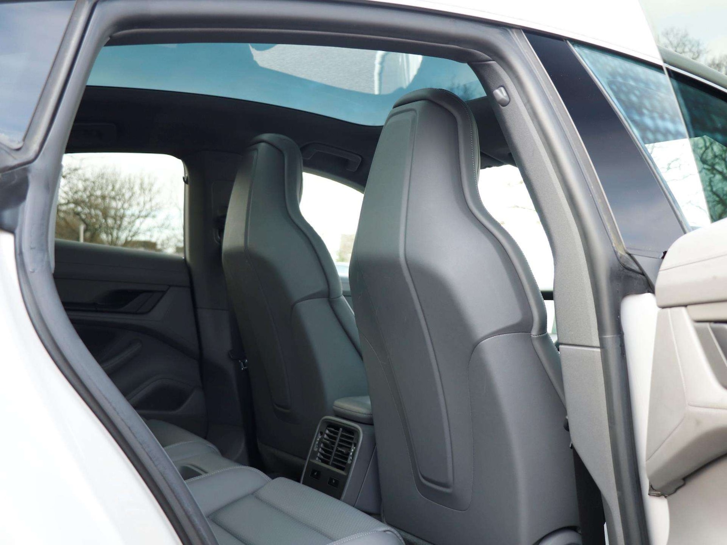 Used Porsche Taycan 2022 for sale - 77270192: Photo 23