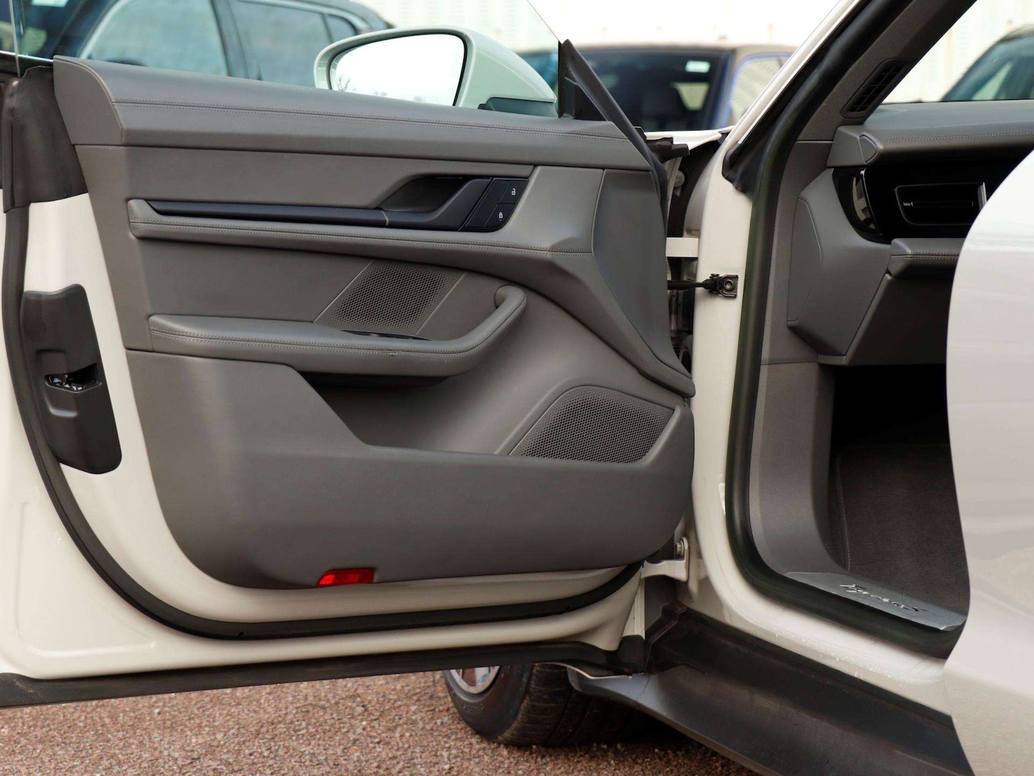 Used Porsche Taycan 2022 for sale - 77270192: Photo 25