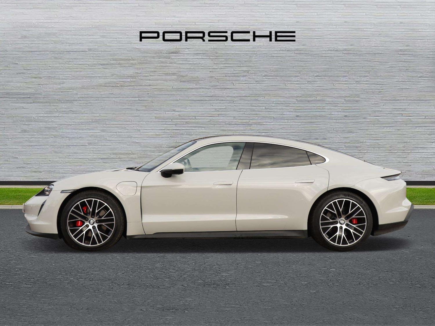 Used Porsche Taycan 2022 for sale - 77270192: Photo 6