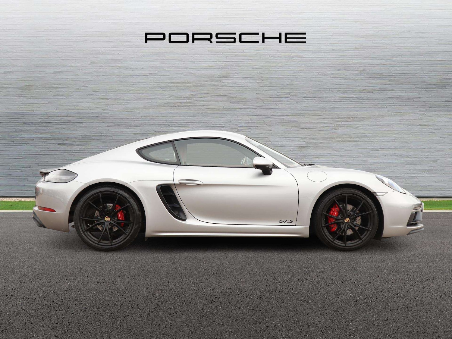 Used Porsche Cayman 2018 for sale - 78010145: Photo 3