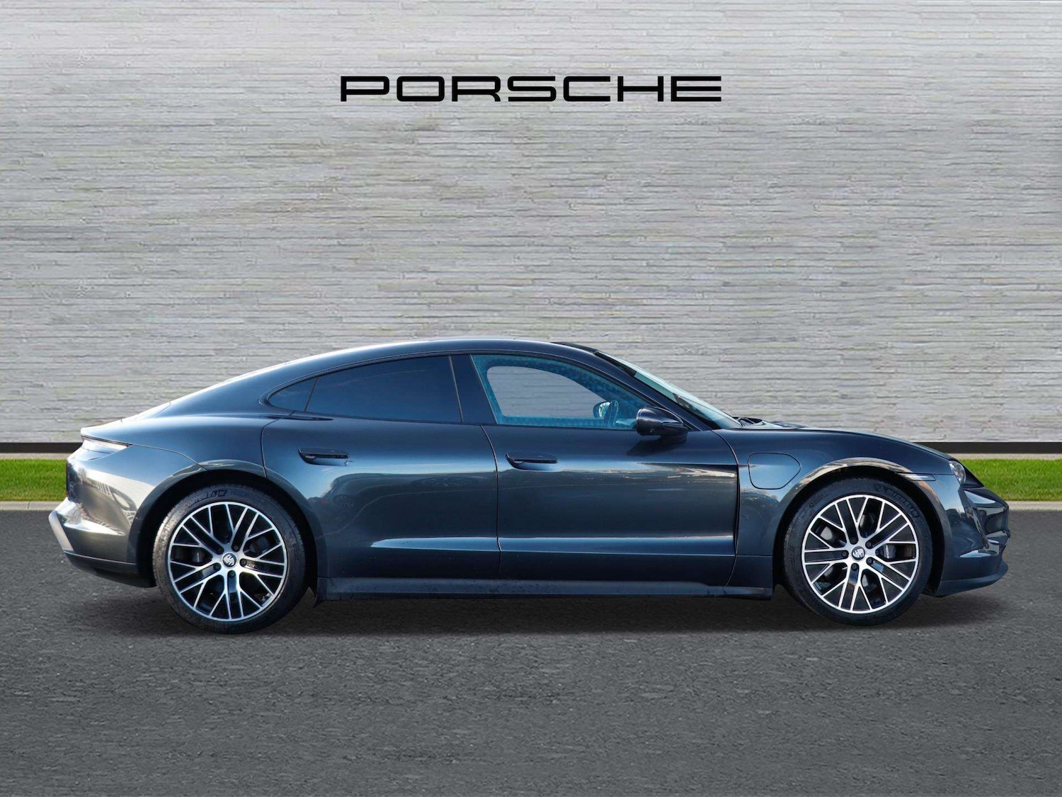 Used Porsche Taycan 2022 for sale - 76875849: Photo 2