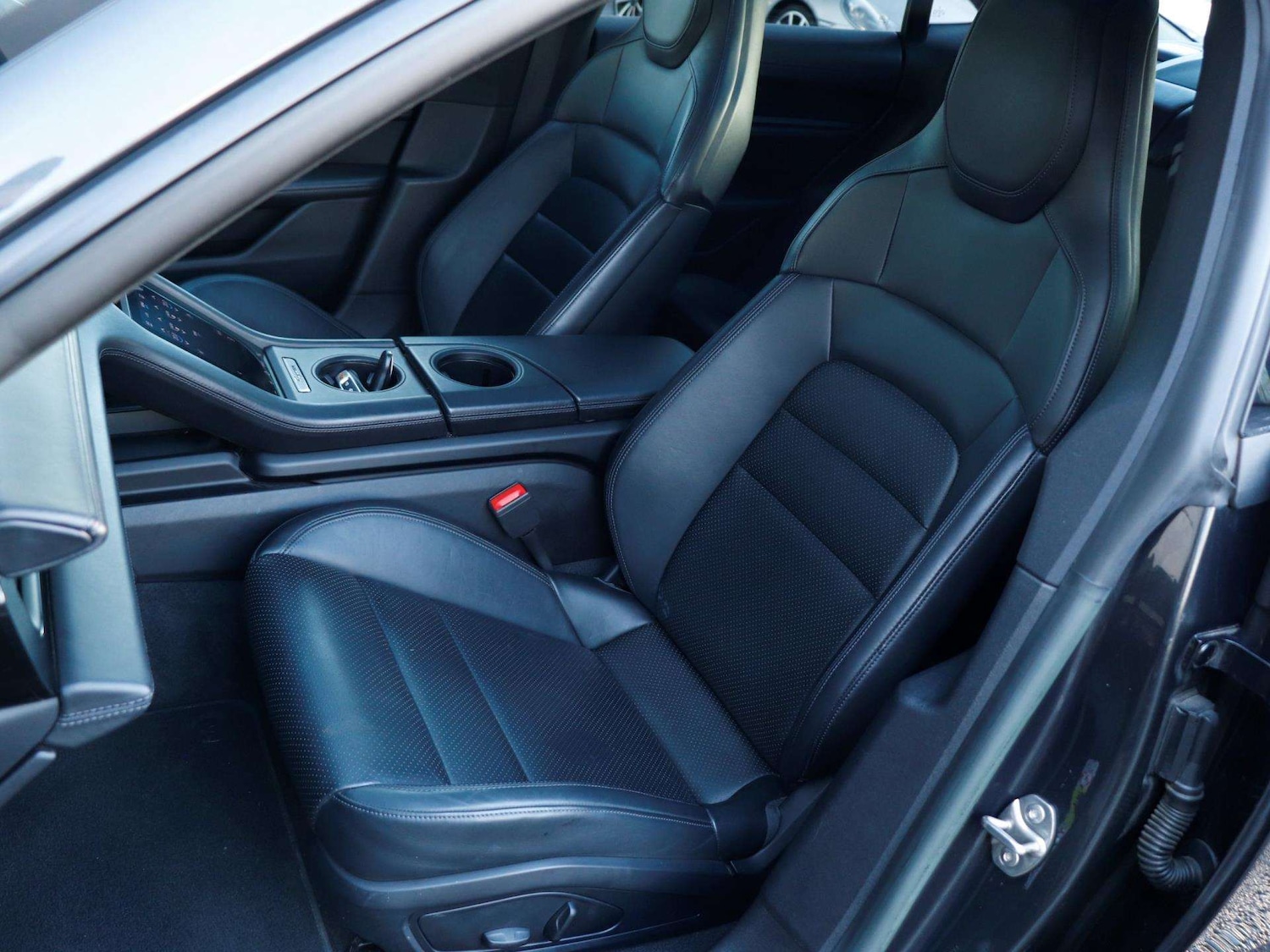 Used Porsche Taycan 2022 for sale - 76875849: Photo 21