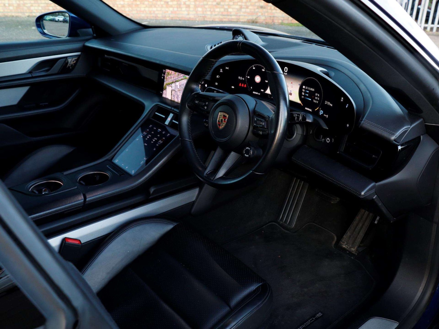 Used Porsche Taycan 2021 for sale - 77093339: Photo 10