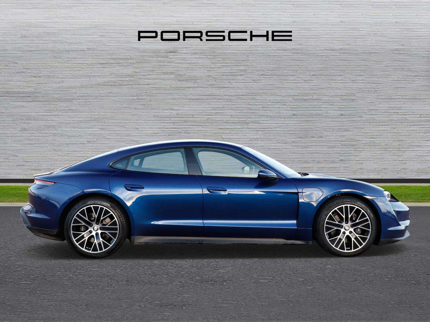 Used Porsche Taycan 2021 for sale - 77093339: Photo 2