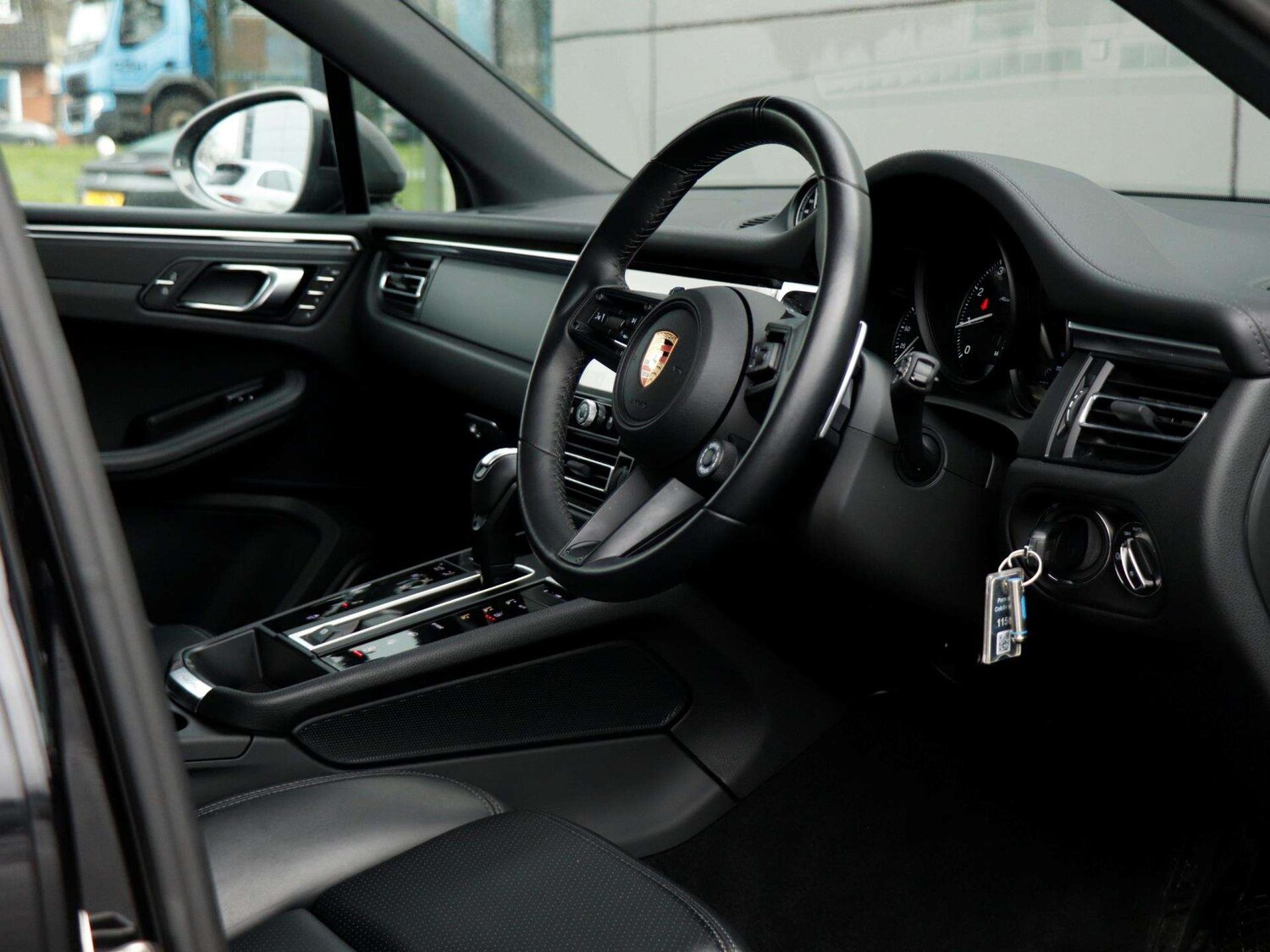 Used Porsche Macan 2023 for sale - 77628164: Photo 11