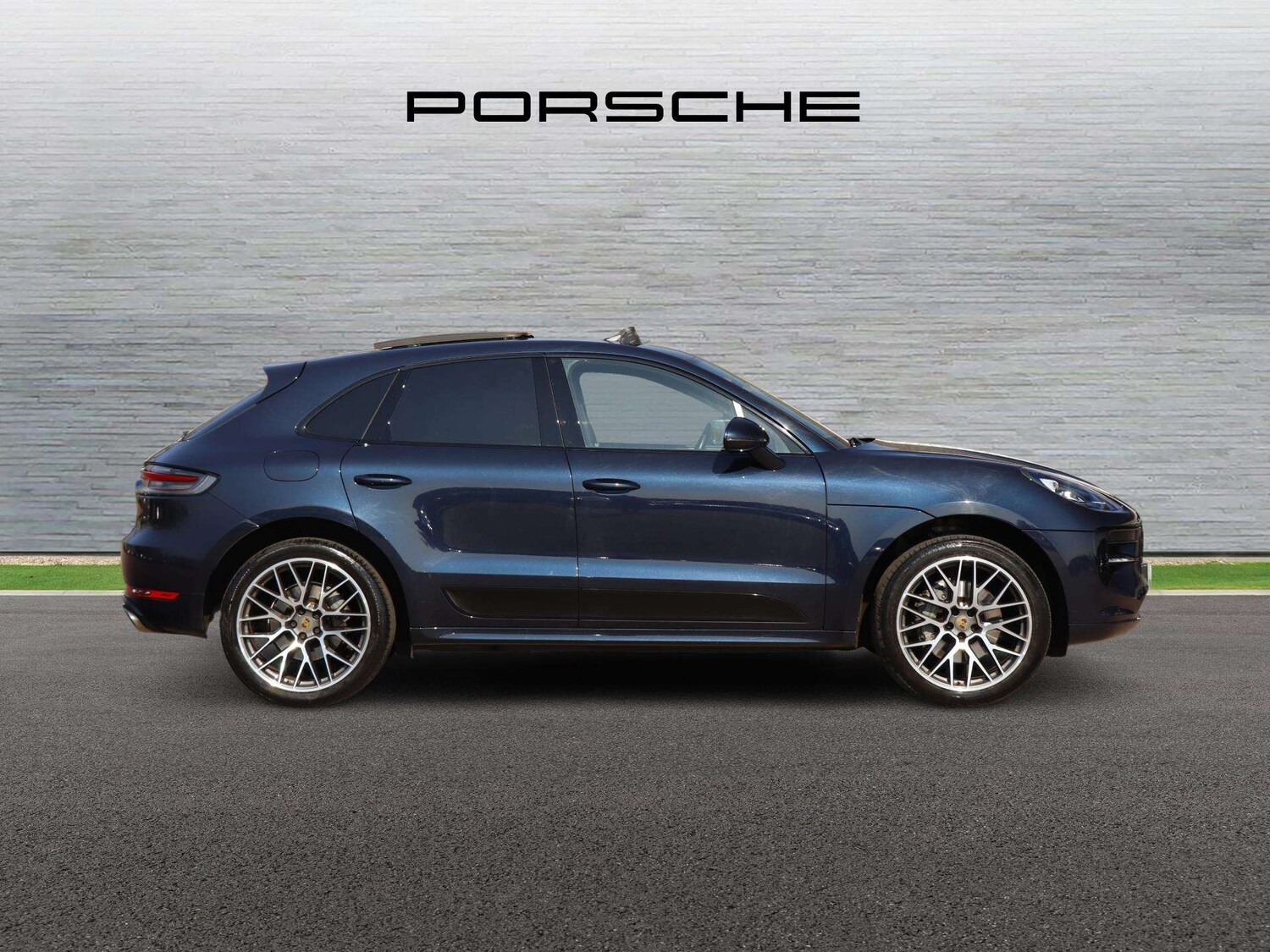 Used Porsche Macan 2021 for sale - 77960661: Photo 3