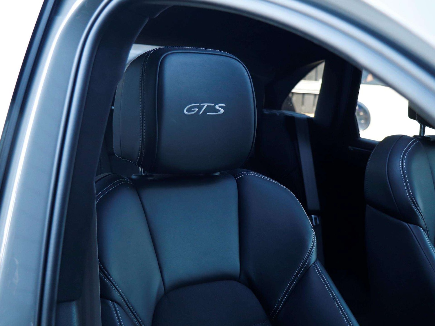 Used Porsche Macan 2023 for sale - 78161476: Photo 26