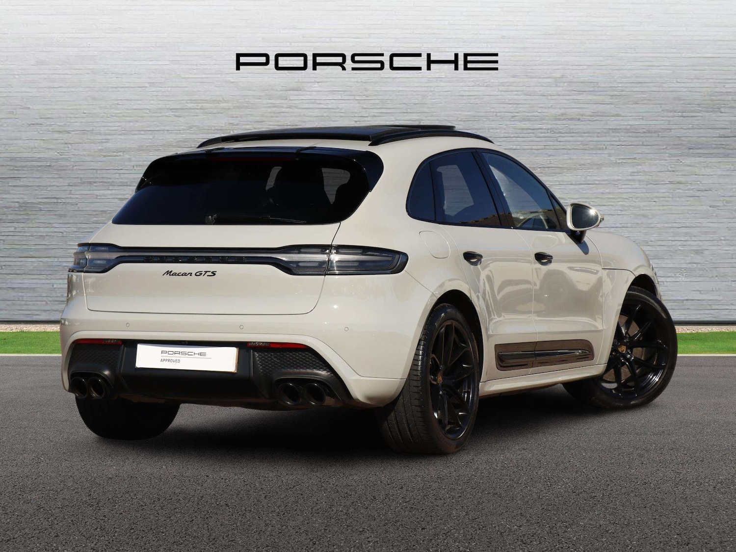 Used Porsche Macan 2023 for sale - 78161476: Photo 3
