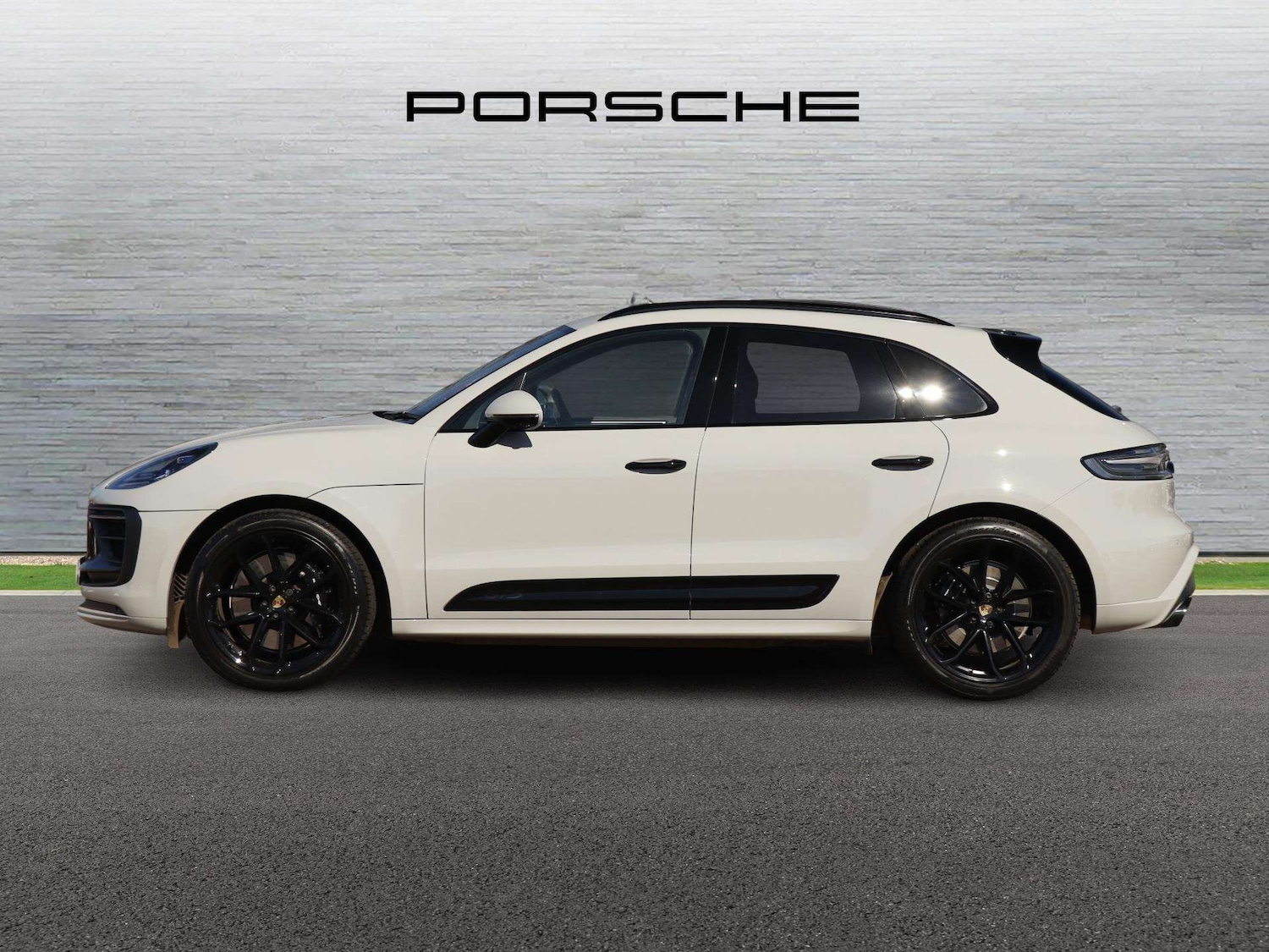 Used Porsche Macan 2023 for sale - 78161476: Photo 6