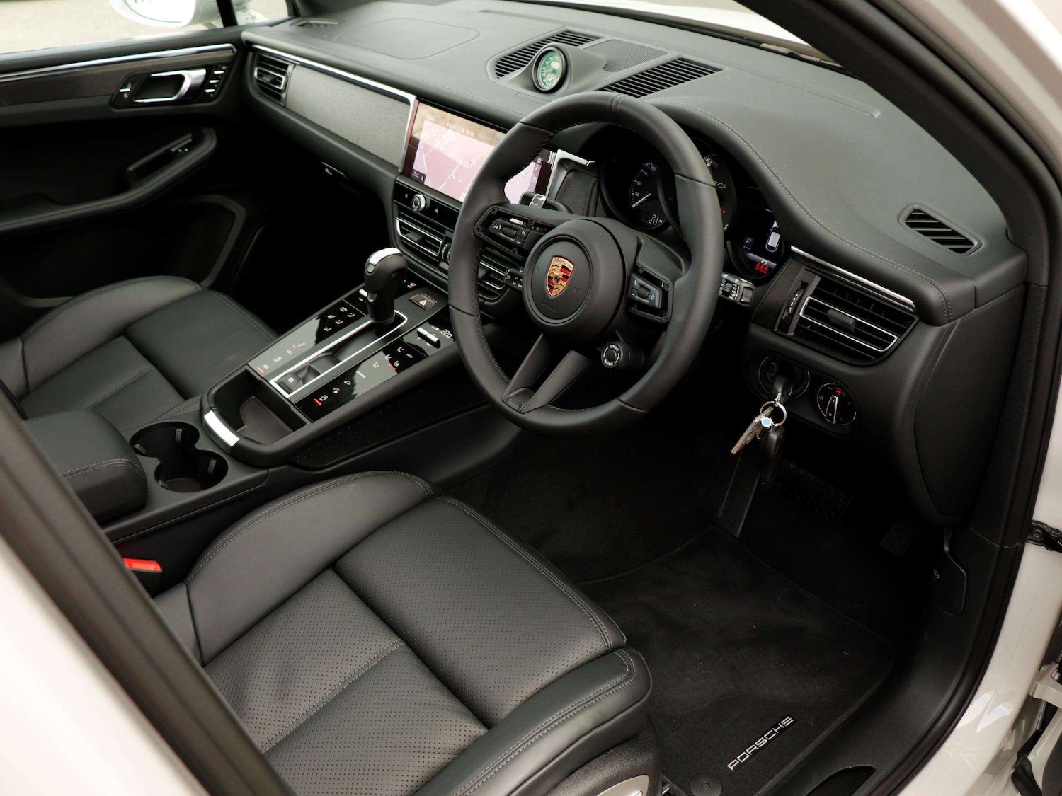 Used Porsche Macan 2025 for sale - 76875815: Photo 11