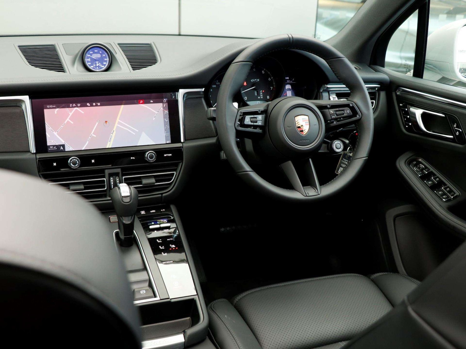 Used Porsche Macan 2025 for sale - 76875815: Photo 12