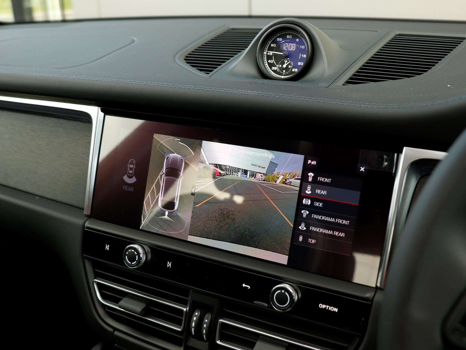 Used Porsche Macan 2025 for sale - 76875815: Photo 16