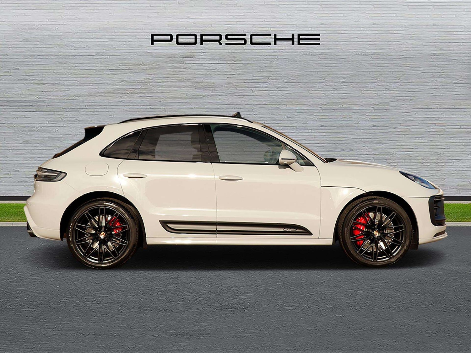 Used Porsche Macan 2025 for sale - 76875815: Photo 2
