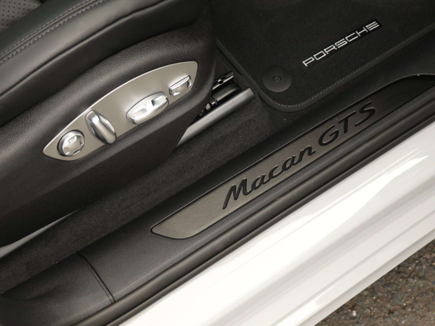 Used Porsche Macan 2025 for sale - 76875815: Photo 25