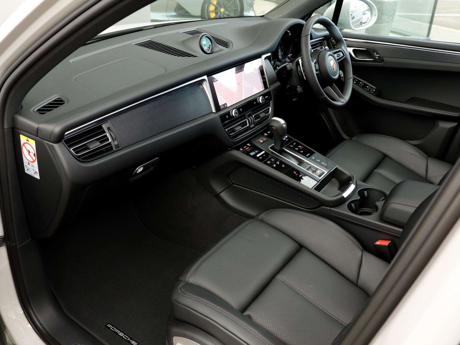 Used Porsche Macan 2025 for sale - 76875815: Photo 9