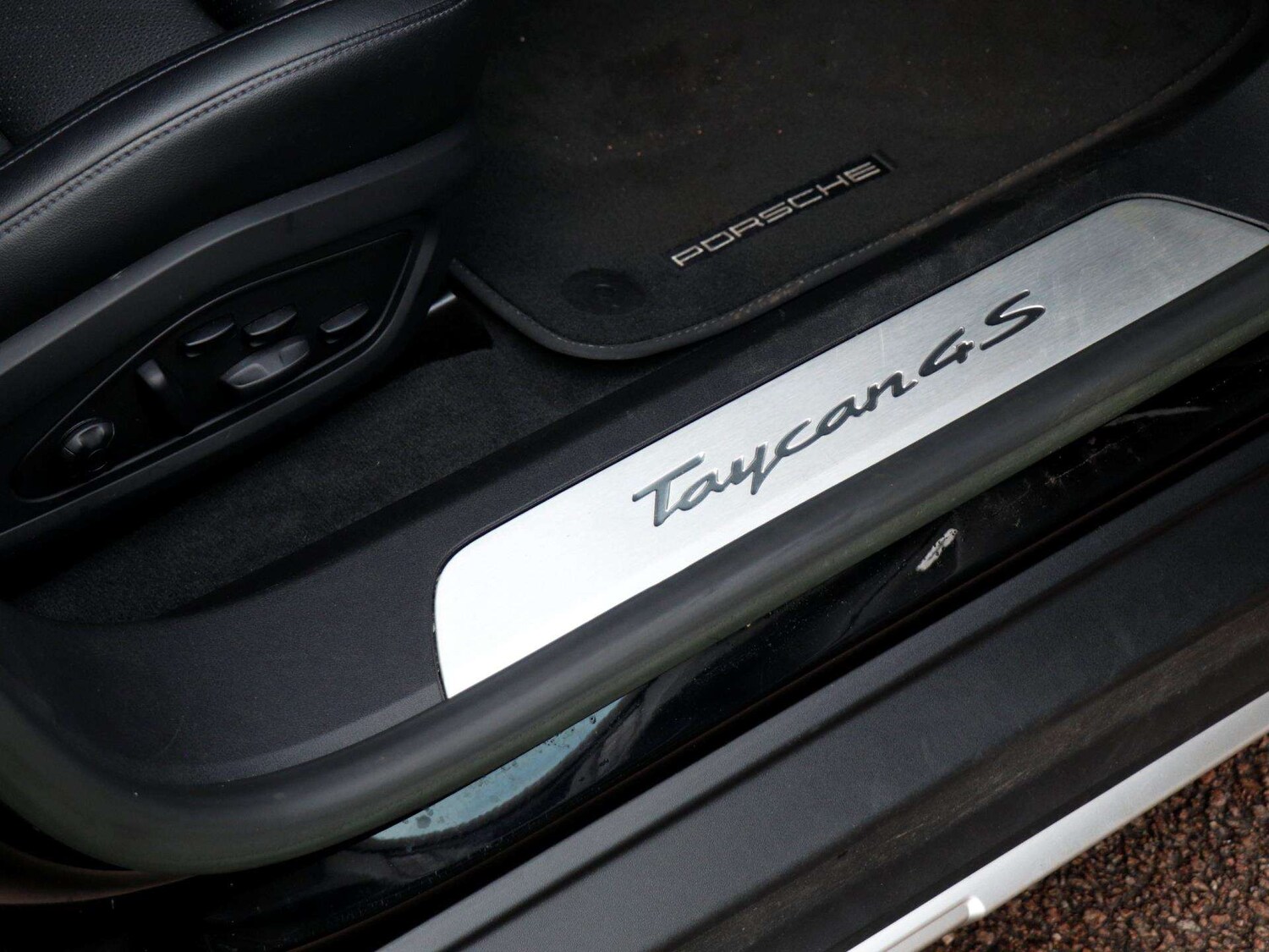 Used Porsche Taycan for sale - 77674851: Photo 25
