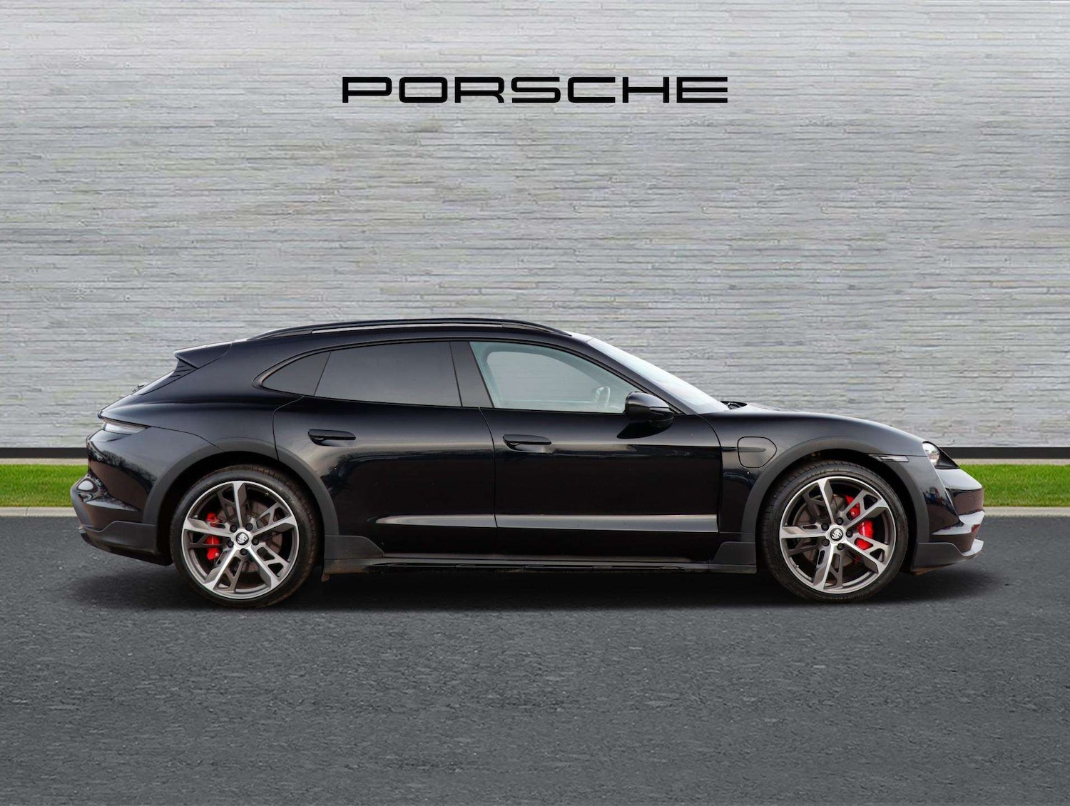 Used Porsche Taycan 2021 for sale - 77601350: Photo 2