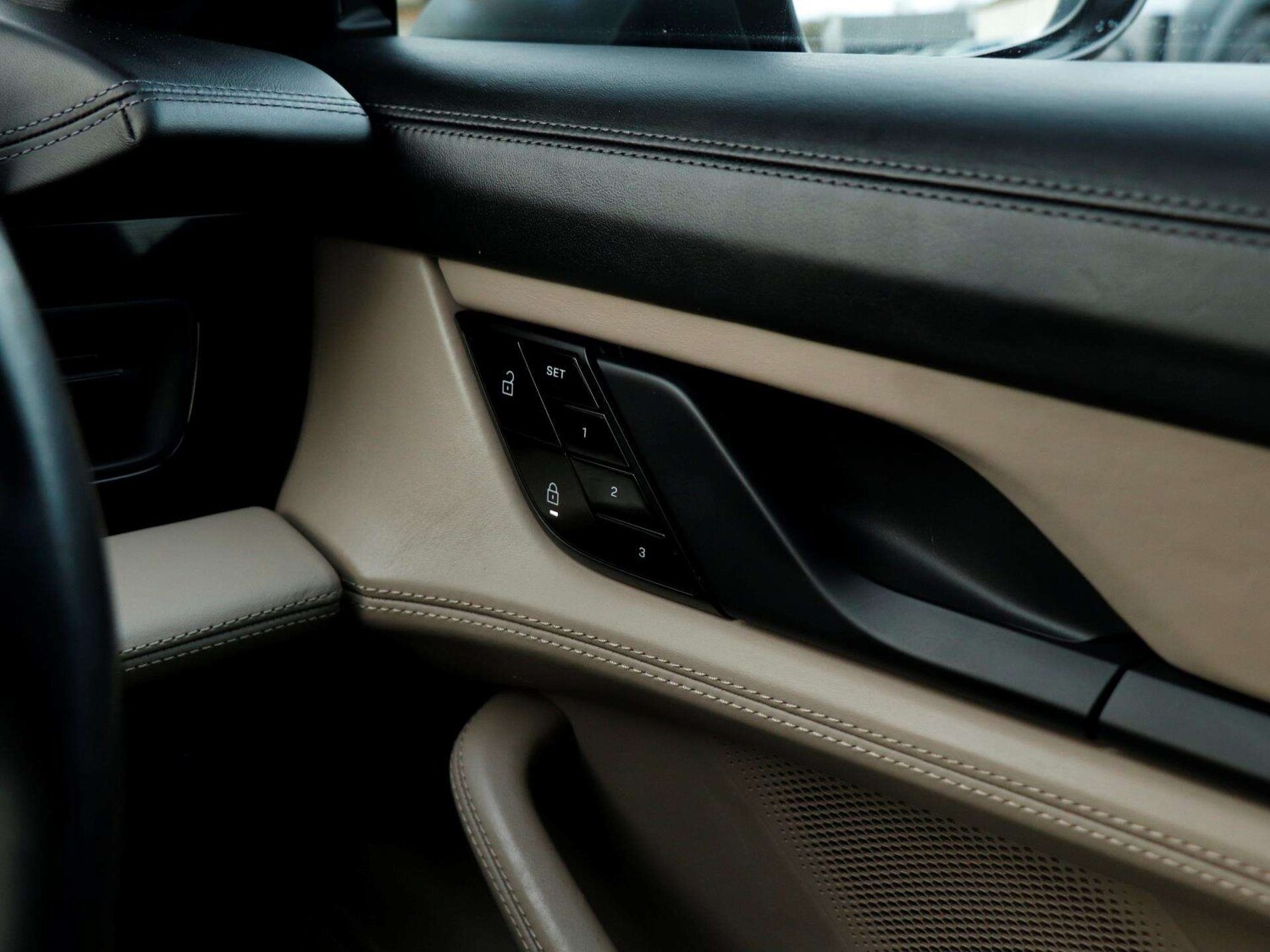 Used Porsche Taycan 2021 for sale - 77601350: Photo 21