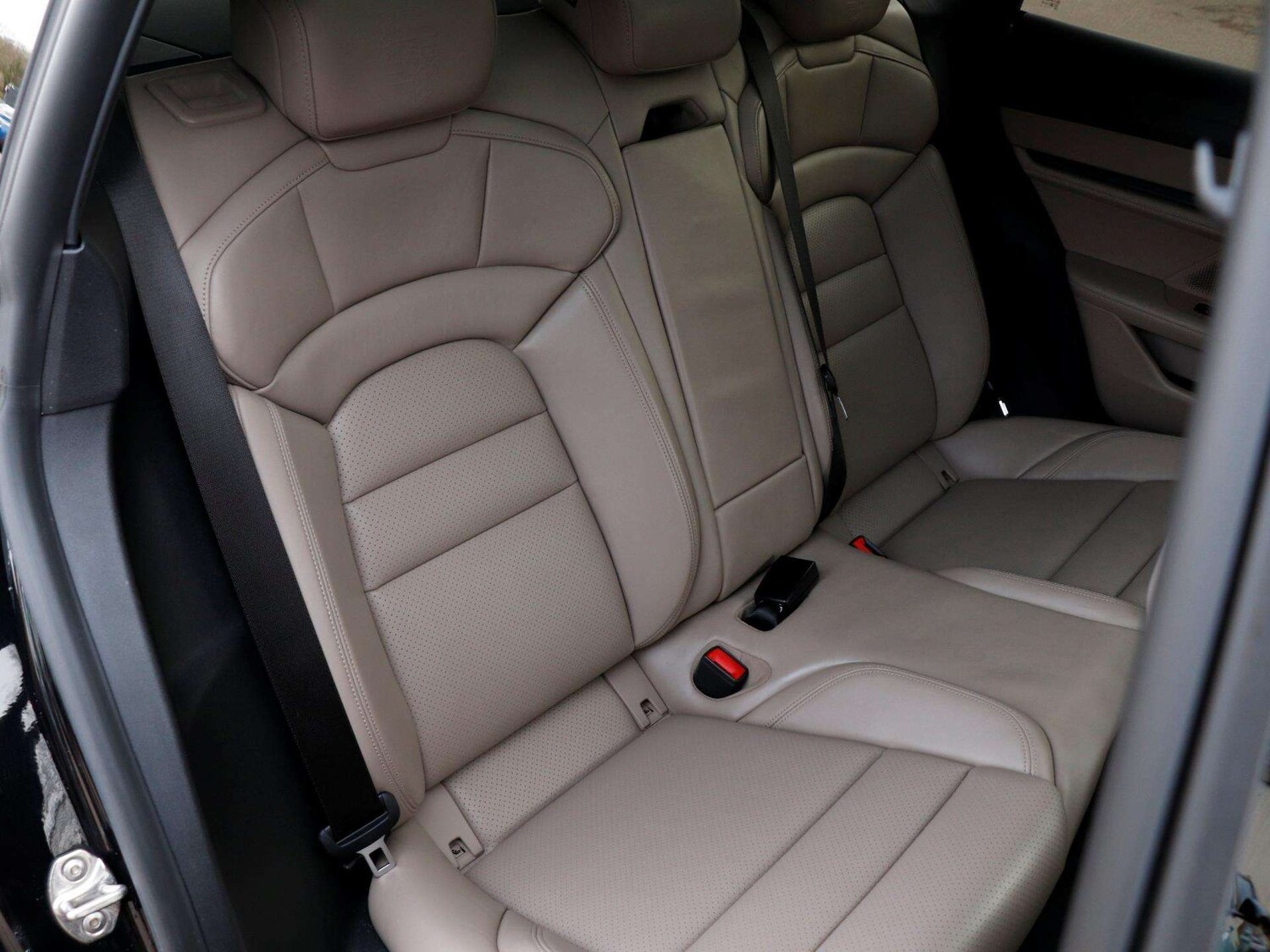 Used Porsche Taycan 2021 for sale - 77601350: Photo 25